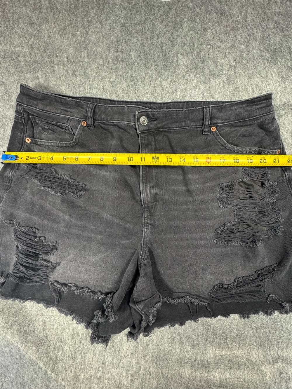 American Eagle Outfitters Black Distressed Denim Cutoff Shorts Size 20 - Picture 6 of 8